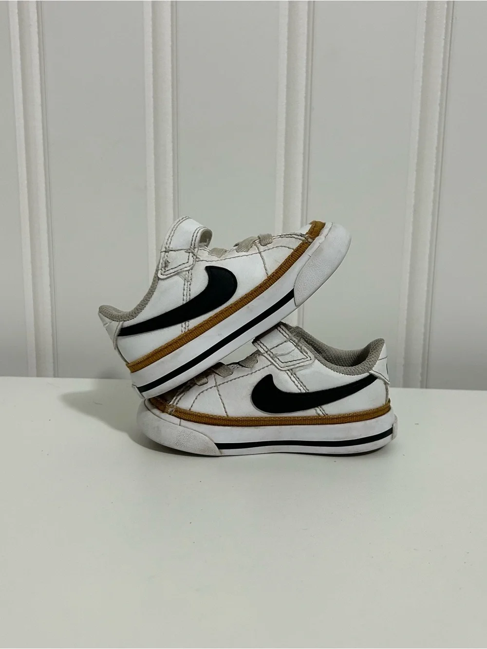 Nike court legacy desert ochre white black